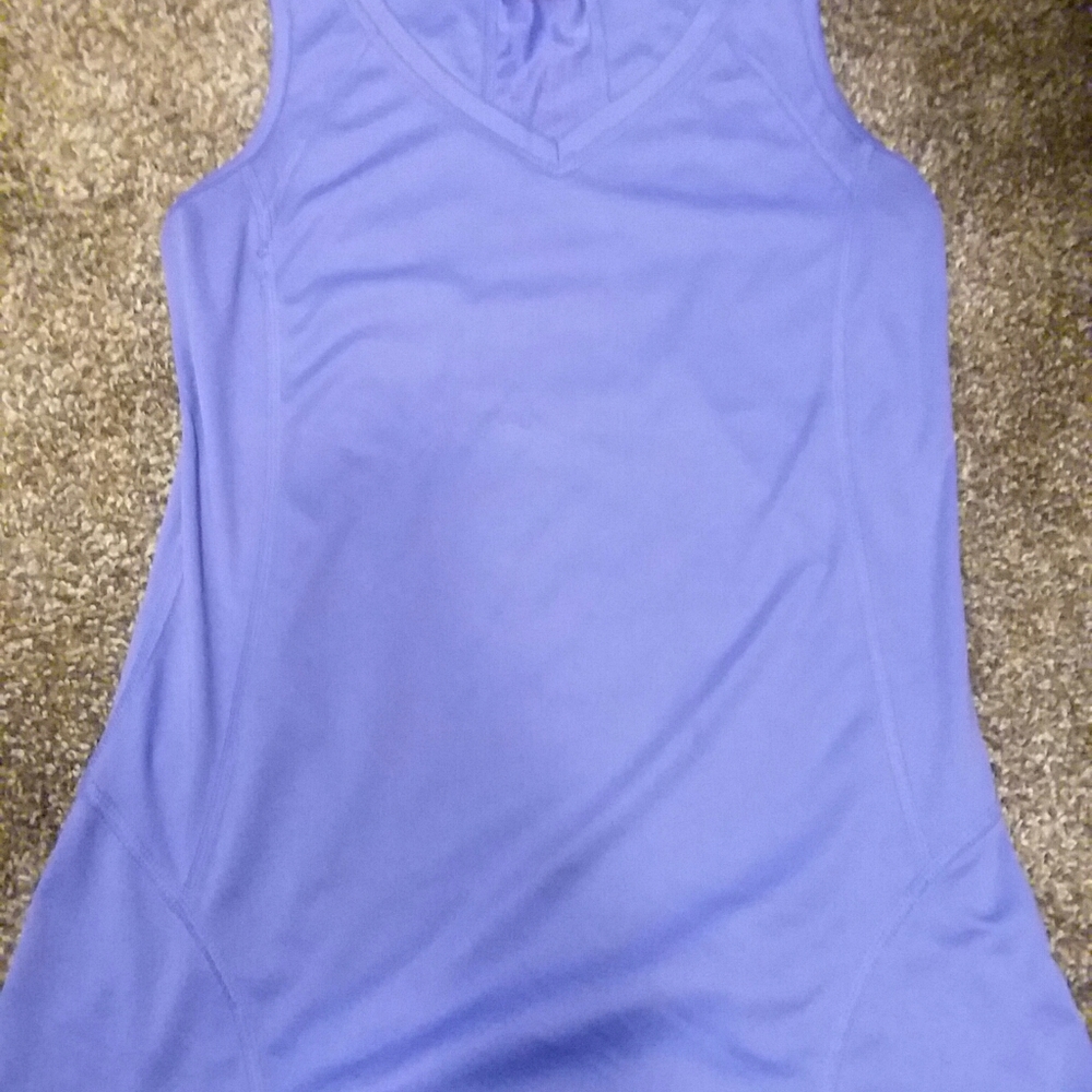 Women's sleeveless athletic tee